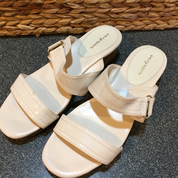 Easy Spirit "Idella" Off-White Sandals - Picture 1 of 13